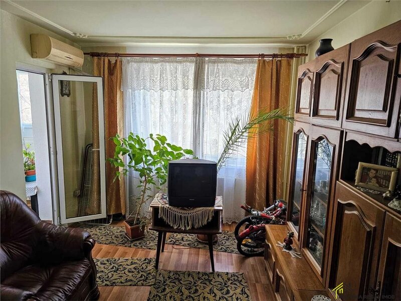 Gorjului, apartament 3 camere de vanzare.