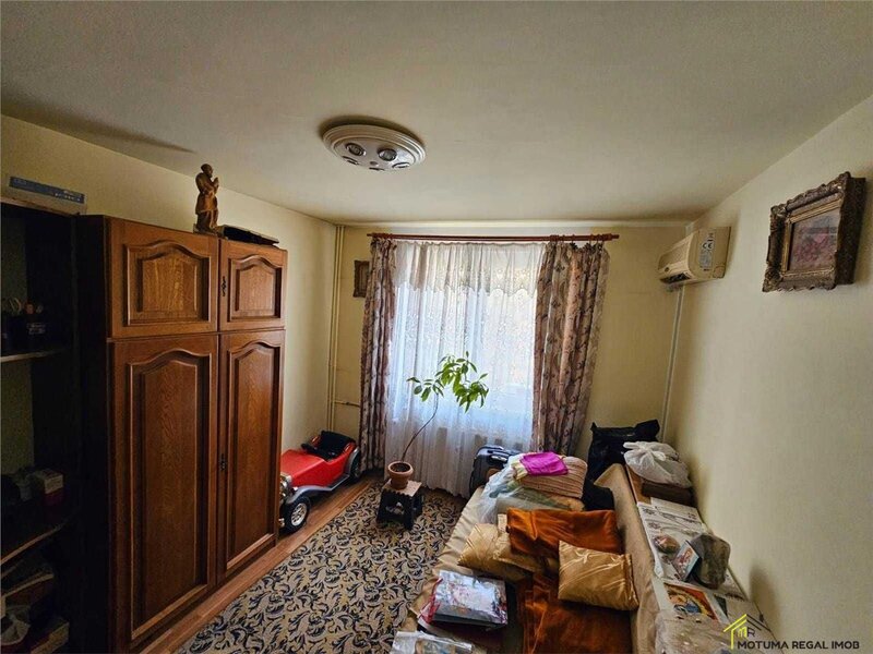 Gorjului, apartament 3 camere de vanzare.